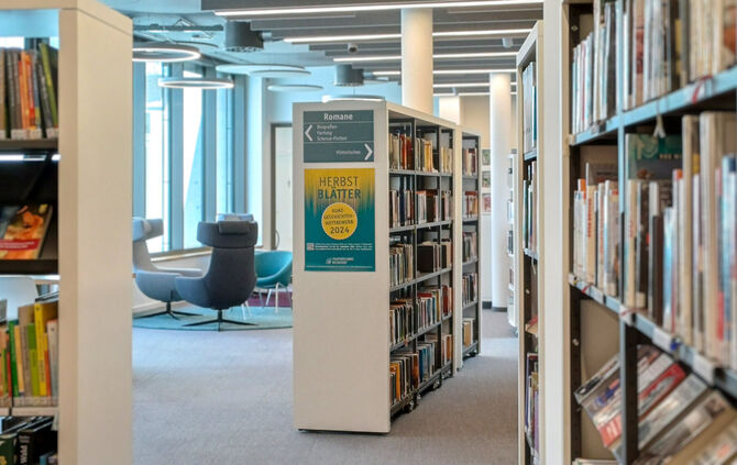 Blick in die Stadtbücherei Weinstadt.