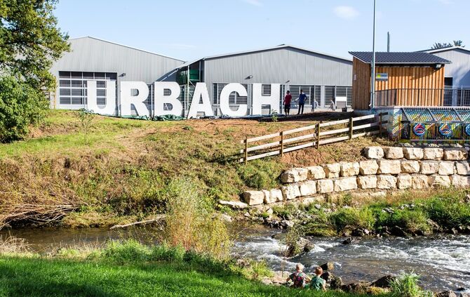 Enthüllung des "Urbach" Schriftzuges beim Erlebnis-Reich-Rems, Urbach, 13.10.2019.