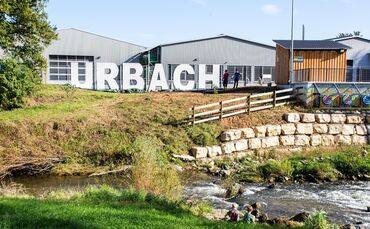 Enthüllung des "Urbach" Schriftzuges beim Erlebnis-Reich-Rems, Urbach, 13.10.2019.