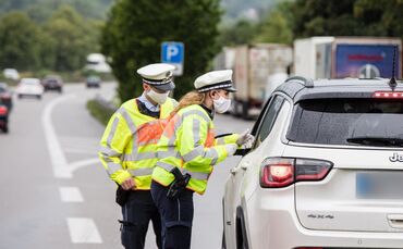 Mit Handy am Steuer Unfall gefilmt, Polizistin zeiht ihn raus; schwerer Unfal, B29, AS Winterbach Richtung Stuttgart, 14.06.2020