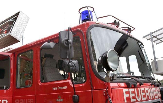 Feuerwehr Feuerwehrauto Blaulicht Symbolfoto