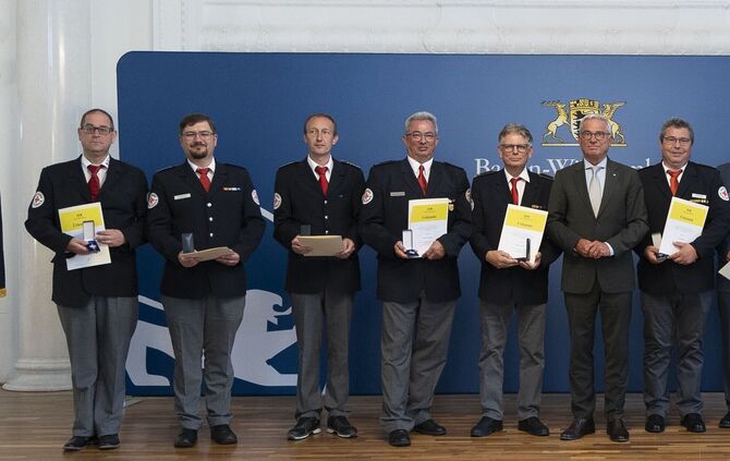 auszeichnung_fluthelfer_bevoelkerungsschutzeinsatzmedaille__innenministerium-baden-wurttemberg-leif-piechowski-a