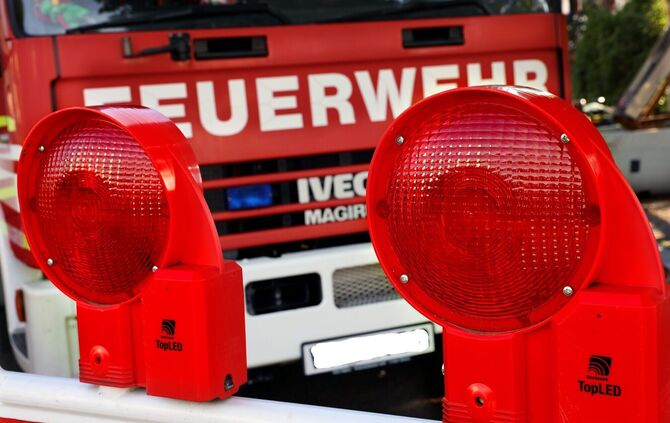 Feuerwehr Blaulicht Brand Symbol Symbolfoto