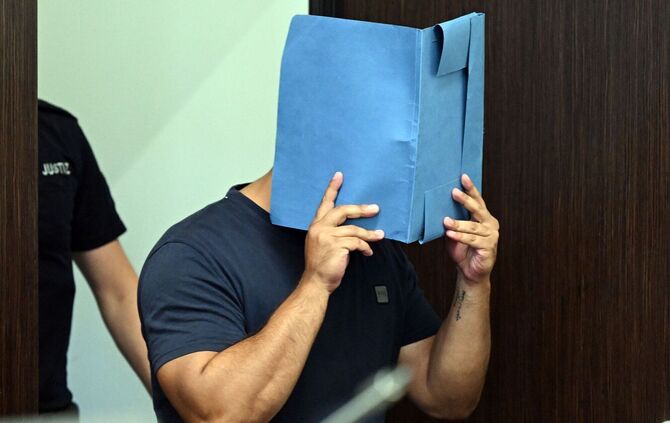 Salafistischer Tiktok-Star wegen Spendenbetrugs vor Gericht