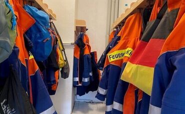 Garderobe der Kinderfeuerwehr