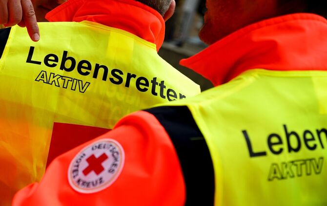 DRK-Mitarbeiter demonstrieren für mehr Lohn