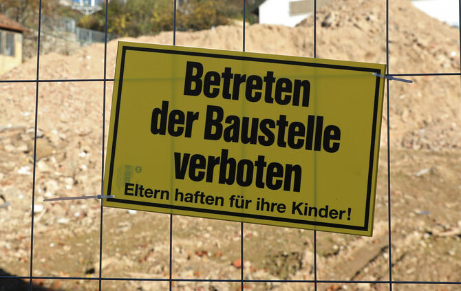 betreten der baustelle verboten verbotsschild baustelle symbol symbolbild symbolfoto