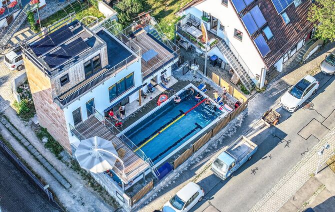 Freibad in Wohnsiedlung in Uhingen