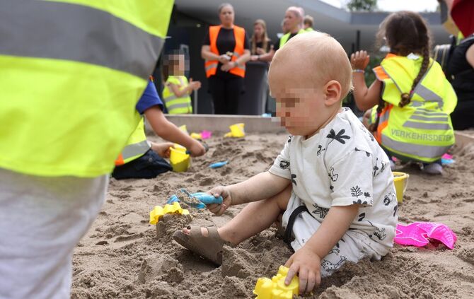 Pop Up Beach Club - 1