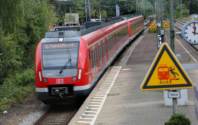 S3 S-Bahn Bahnhof Winnenden Bahn Symbol Symbolfoto