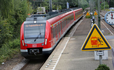 S3 S-Bahn Bahnhof Winnenden Bahn Symbol Symbolfoto