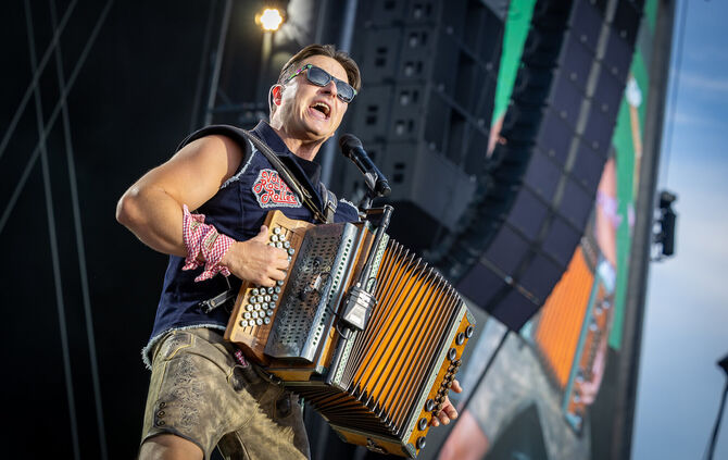 Ein Hulapalu auf uns“: Andreas Gabalier lässt den Fautenhau in Aspach beben  - Nachrichten aus dem Rems-Murr-Kreis - Zeitungsverlag Waiblingen