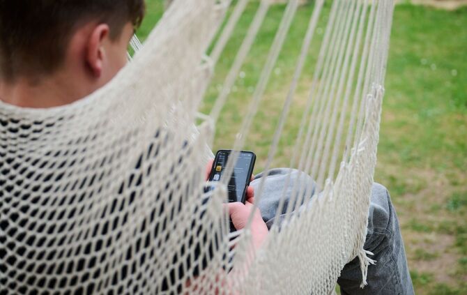 Symbolbild - Smartphone-Nutzung bei Kindern