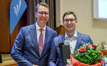 Landrat Richard Sigel mit Pascal Dölle, dem neuem Kreisbrandmeister.
