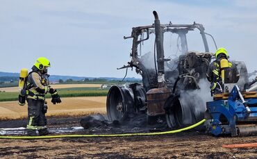 Brand Traktor Weiler zum Stein