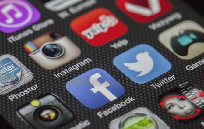 Social Media Facebook Twitter Instagram