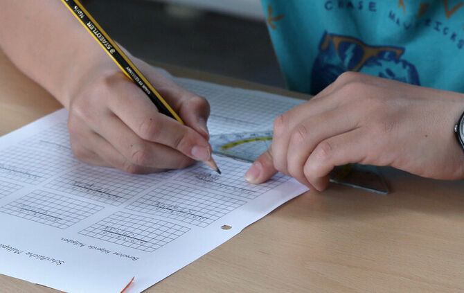 Schule Unterricht Klassenzimmer Schulbetreuung Grundschule Symbolfoto