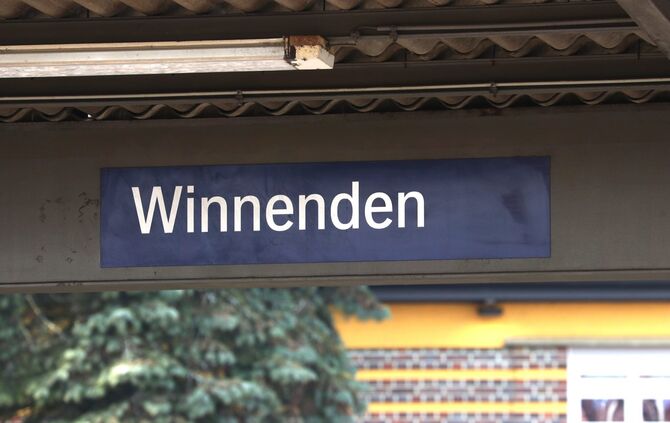 S-Bahn sbahn s bahn schild Bahnhof winnenden sbahn s bahn symbol symbolbildsymbolfoto