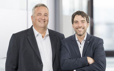 28-01ky_hinterkopfklenk