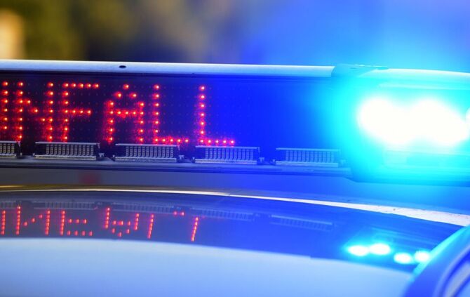 Symbolbild - Polizei sichert Unfallstelle