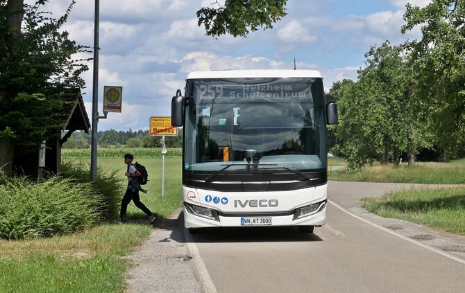 Dorfbus Mannholz