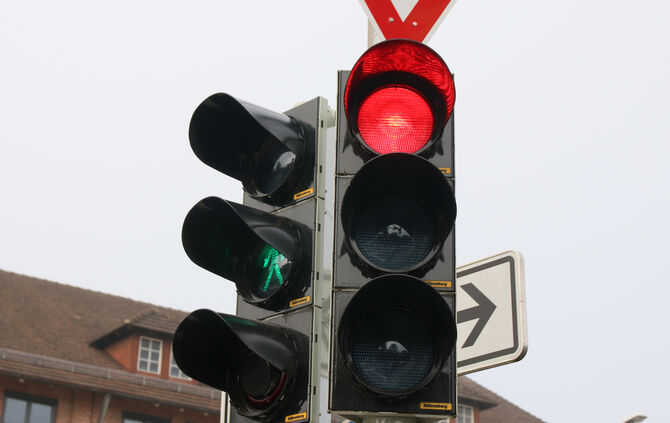 Ampel rot Grün Fußgängerampel symbol symbolbild symbolfoto.