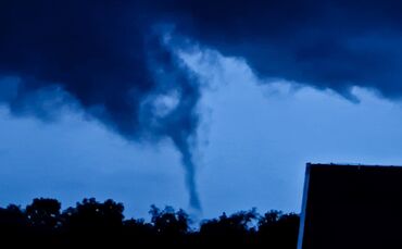 Kleiner Tornado zwischen Weiler zum Stein und Heidenhof, Kirschenhardthof, 2025.