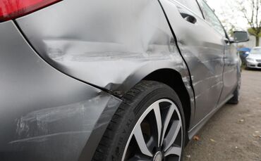 Blaulicht Unfall Polizei Unfallflucht Blechschaden Symbol Symbolbild Symbolfoto