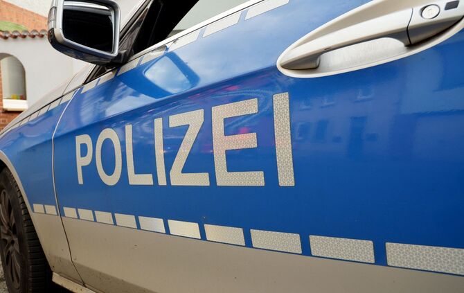 Polizei Polizeiauto Polizeistreife Blaulicht Polizeifahrzeug Symbol Symbolbild Symbolfoto