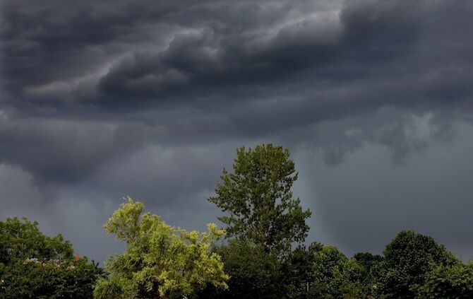 Wolken Wetter Unwetter Wetterwarnung Gewitter Symbolfoto - 1