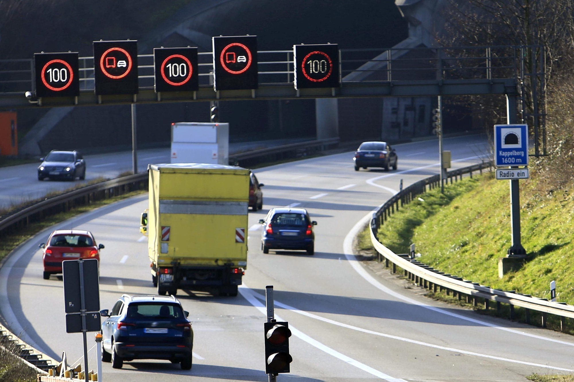World War II bomb found in Untertürkheim: Kappelberg Tunnel currently ...