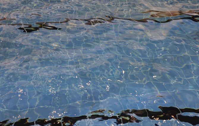 Schwimmbad Hallenbad Wasserbecken Schwimmbecken Symbolbild Symbol Symbolfoto