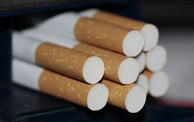 Zigarette Zigaretten Raucher Rauchen symbol smbolbild symbolfoto