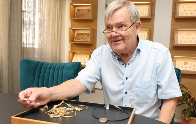 Günter und Karin Salomon zeigt Altgold