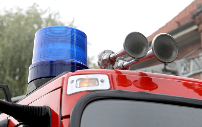 Feuerwehr Blaulicht Brand Sirene Symbolfoto