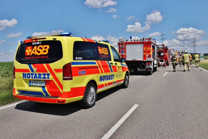 Frontalcrash auf der L1140 bei Neckarrems - Zwei Personen verletzt
