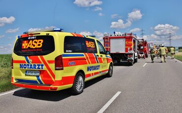 Frontalcrash auf der L1140 bei Neckarrems - Zwei Personen verletzt