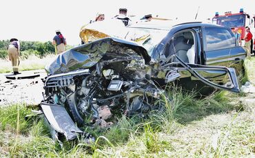 Frontalcrash auf der L1140 bei Neckarrems - Zwei Personen verletzt