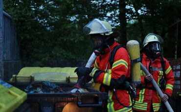Rauch aus Mülltonne: Feuerwehr kommt_0