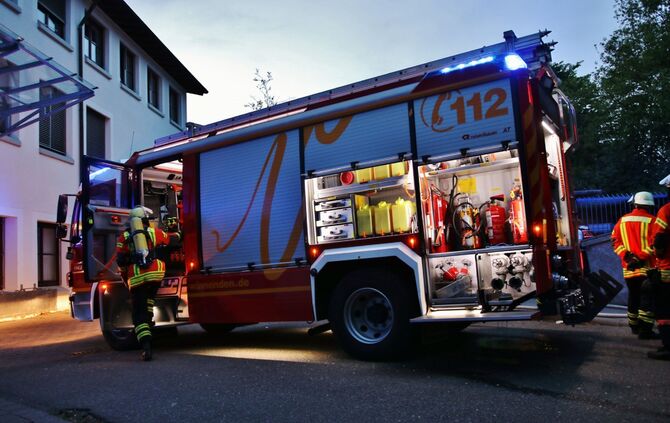 Rauch aus Mülltonne: Feuerwehr kommt_2