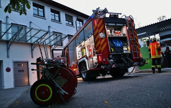 Rauch aus Mülltonne: Feuerwehr kommt_3