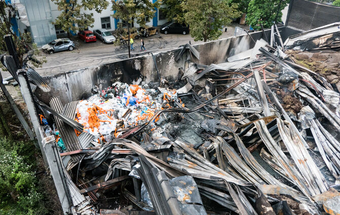 Tag 1 nach dem Großbrand bei ALBA - Bild 09_39