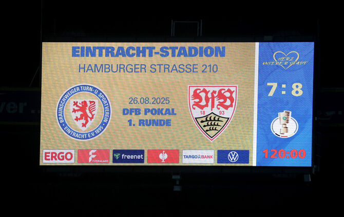 Fußball DfB-Pokal Eintracht Braunschweig vs. VfB Stuttgart