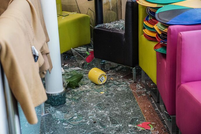 Stuttgart: Nach den Krawallen am Wochenende Bundesinnenminister Seehofer macht sich ein Bild vor Ort