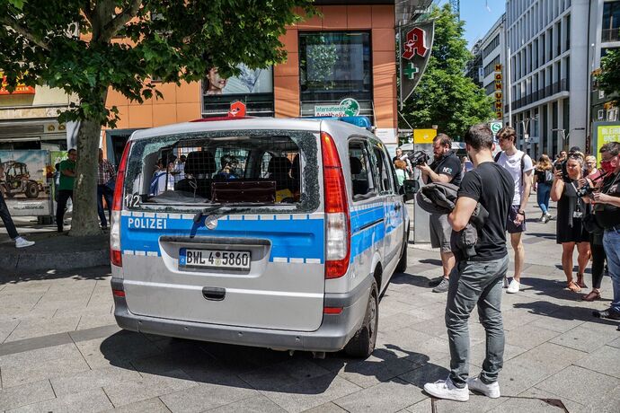 Stuttgart: Nach den Krawallen am Wochenende Bundesinnenminister Seehofer macht sich ein Bild vor Ort