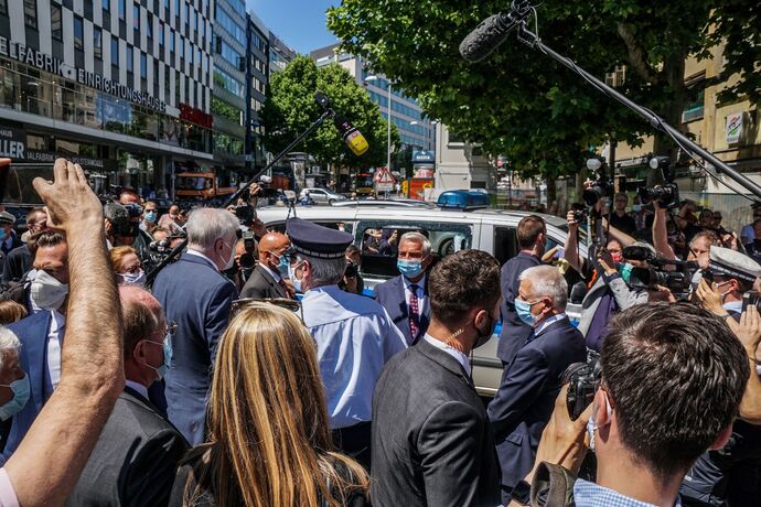 Stuttgart: Nach den Krawallen am Wochenende Bundesinnenminister Seehofer macht sich ein Bild vor Ort