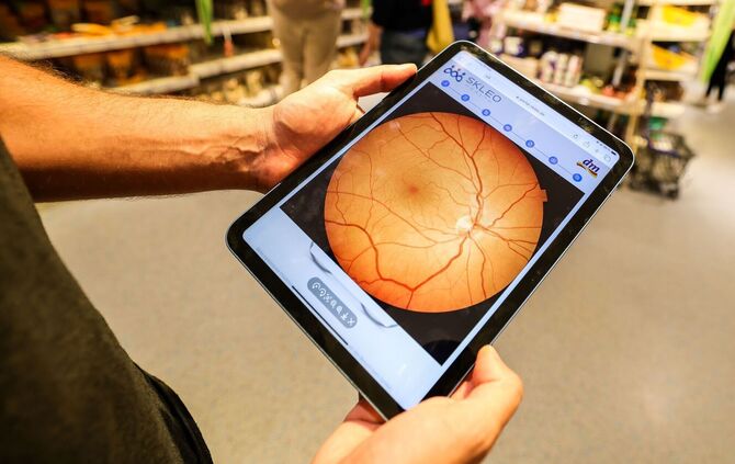 Drogeriemarktkette dm bietet Gesundheitsdienstleistungen an.