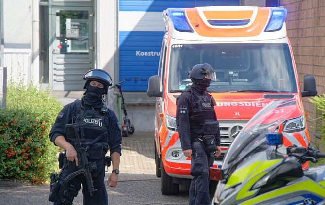 Polizeieinsatz an Berufskolleg in Essen - Lehrkraft verletzt