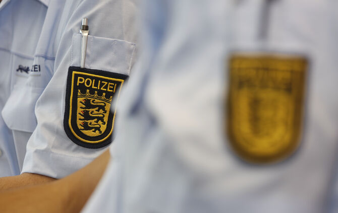Polizei Polizist Polizisten Symbol Symbolfoto Symbolbild Blaulicht