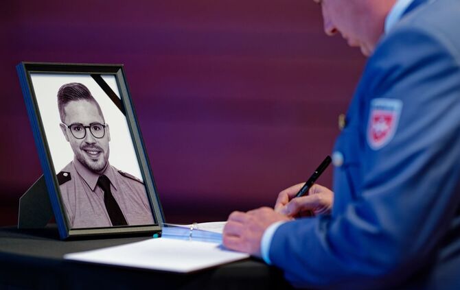 Gedenkfeier für getöteten Polizisten